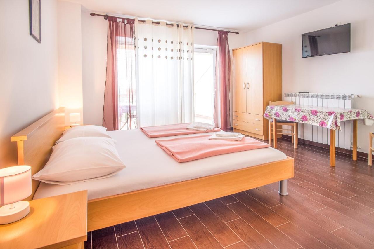 Apartments Bogdanic Krk I Krk Town Kültér fotó