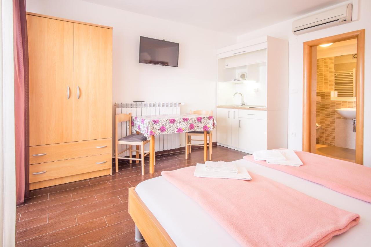 Apartments Bogdanic Krk I Krk Town Kültér fotó